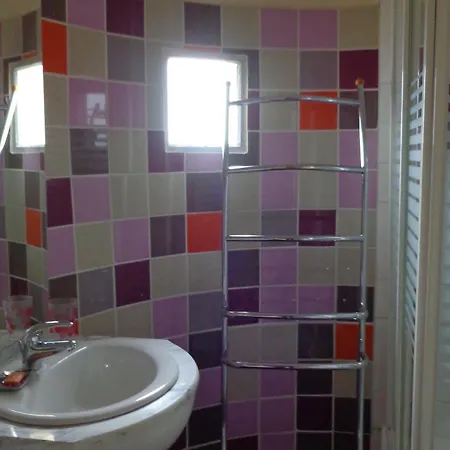 Chateau D'avanton Bed & Breakfast 4*