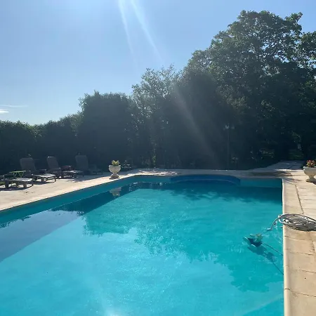 Chateau D'avanton Bed & Breakfast 4*