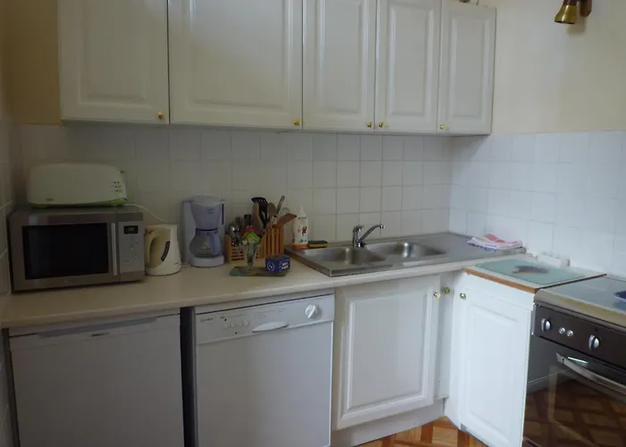 Chateau D'avanton B&B 아방통