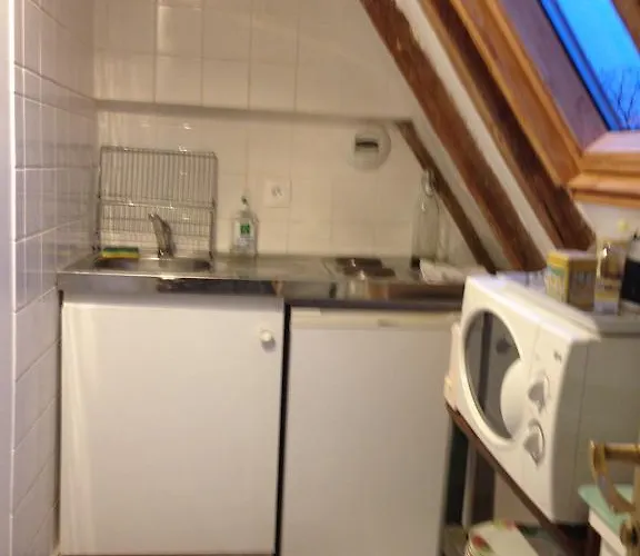 Chateau D'avanton B&B 아방통